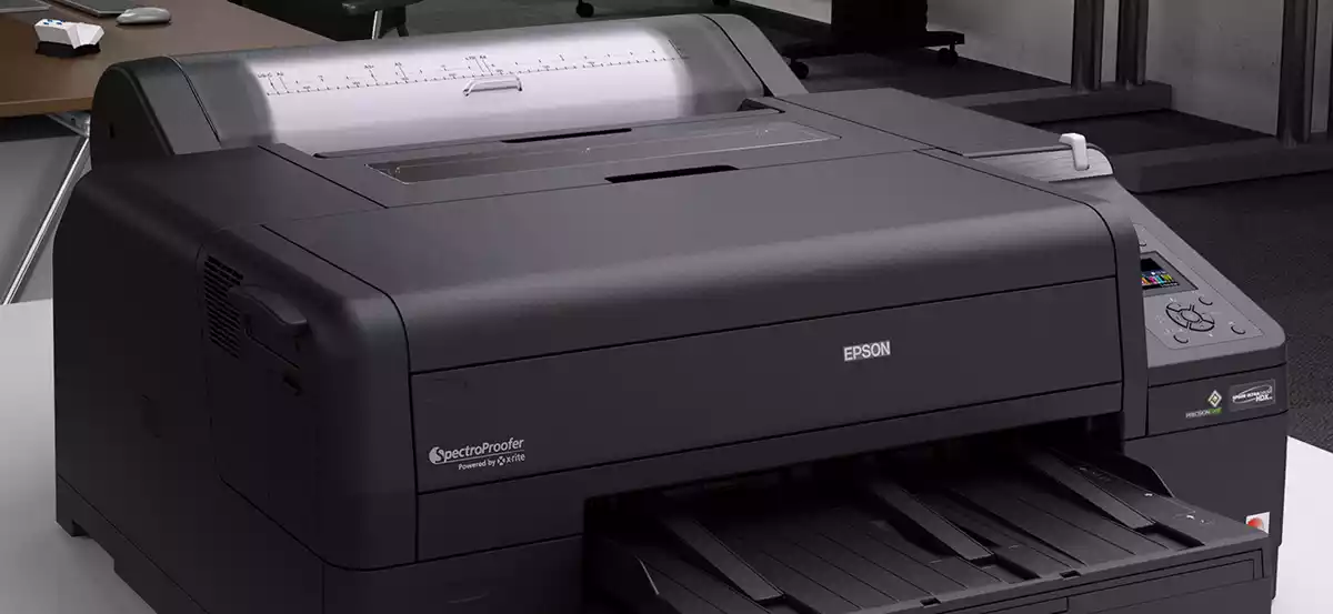 Impresora digital sobremesa de gran formato en color negro. Serie SureColor SC-P