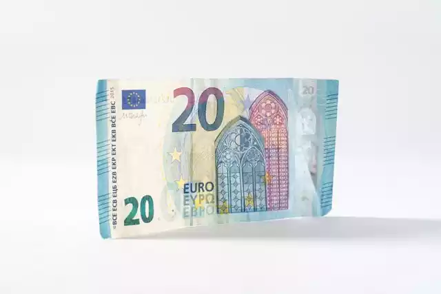 Billete de 20€ en referencia al ahorro que aporta el servicio de coste por copia